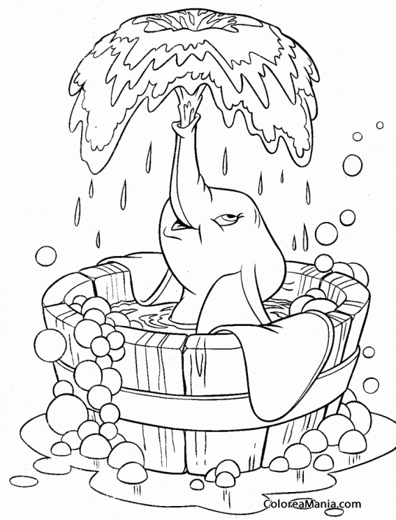 Colorear Dumbo jugando con agua
